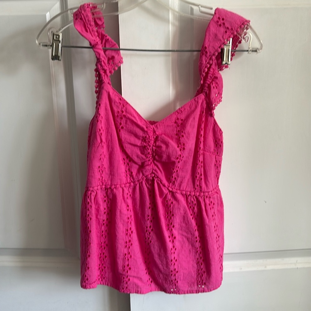 Super cute and fun summer shirt, I’ve only worn it once. Too small!